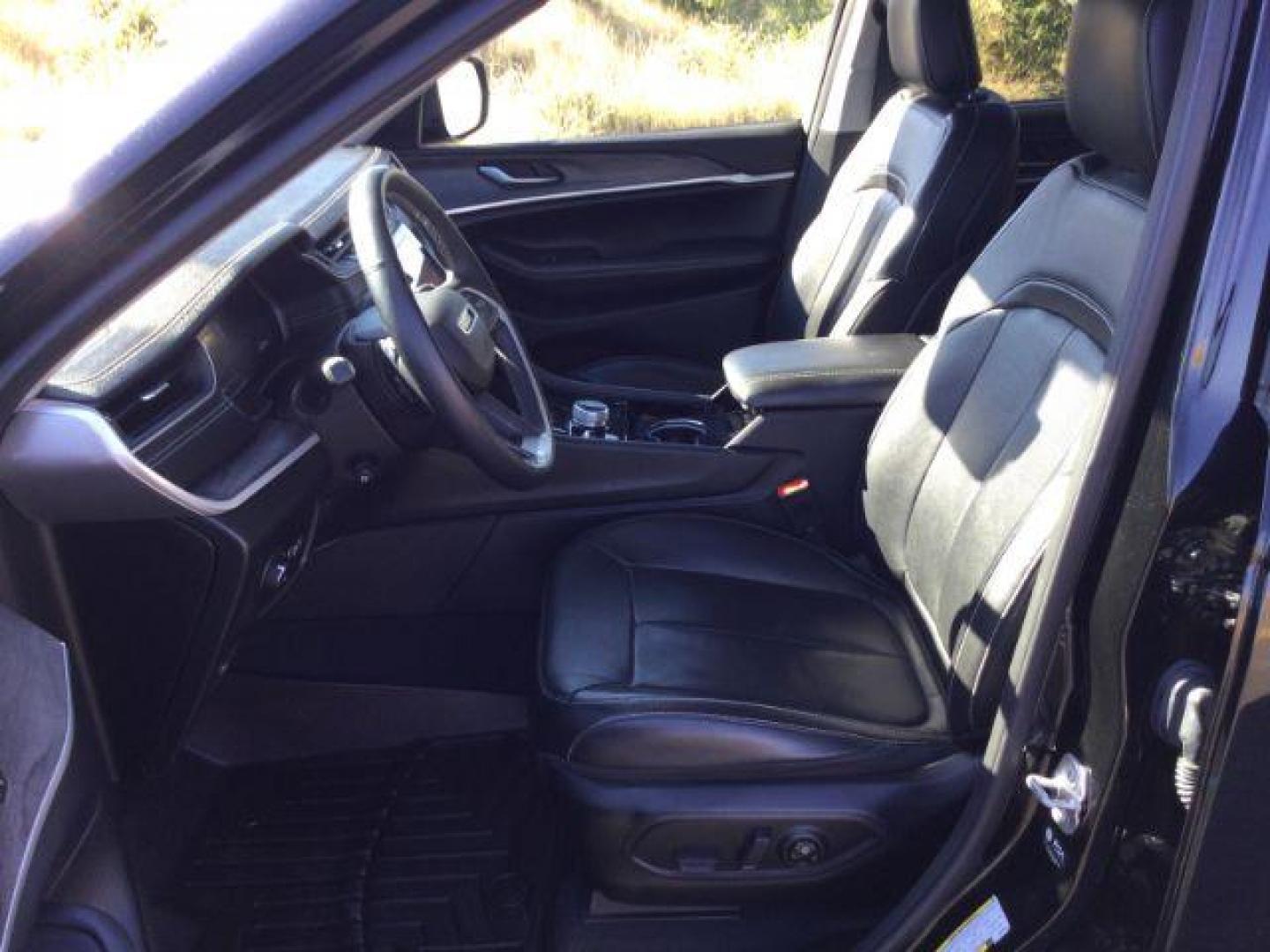 2022 Diamond Black Crystal Pearlcoat /Global Black Jeep Grand Cherokee L Limited 4x4 (1C4RJKBG7N8) with an Pentastar 3.6L V-6 DOHC engine, 8 Speed Automatic transmission, located at 1801 Main Street, Lewiston, 83501, (208) 743-9371, 46.417065, -117.004799 - Photo#14