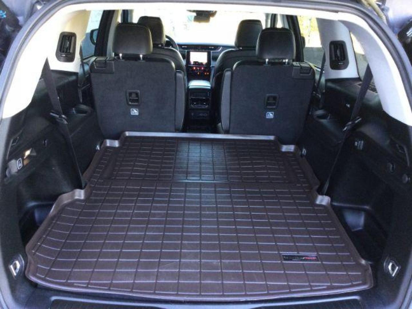 2022 Diamond Black Crystal Pearlcoat /Global Black Jeep Grand Cherokee L Limited 4x4 (1C4RJKBG7N8) with an Pentastar 3.6L V-6 DOHC engine, 8 Speed Automatic transmission, located at 1801 Main Street, Lewiston, 83501, (208) 743-9371, 46.417065, -117.004799 - Photo#17
