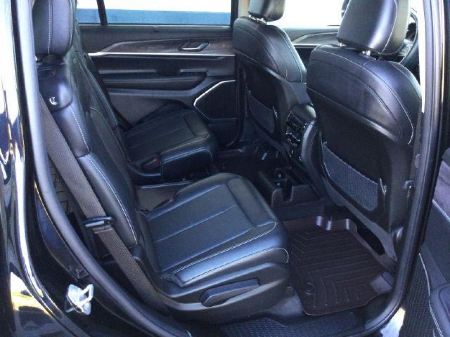 2022 Diamond Black Crystal Pearlcoat /Global Black Jeep Grand Cherokee L Limited 4x4 (1C4RJKBG7N8) with an Pentastar 3.6L V-6 DOHC engine, 8 Speed Automatic transmission, located at 1801 Main Street, Lewiston, 83501, (208) 743-9371, 46.417065, -117.004799 - Photo#18