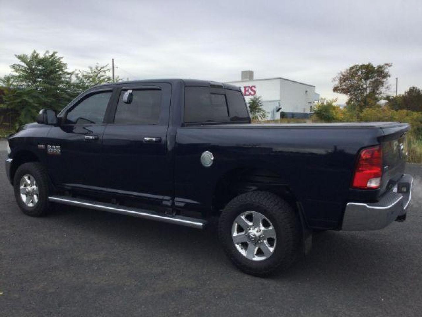 2014 True Blue Pearlcoat /Diesel Gray/Black Ram 2500 Crew Cab 4x4 SLT (3C6UR5DJ7EG) with an HEMI 6.4L V-8 VVT variable valve control engine, 6-Speed Automatic transmission, located at 1801 Main Street, Lewiston, 83501, (208) 743-9371, 46.417065, -117.004799 - Photo#10