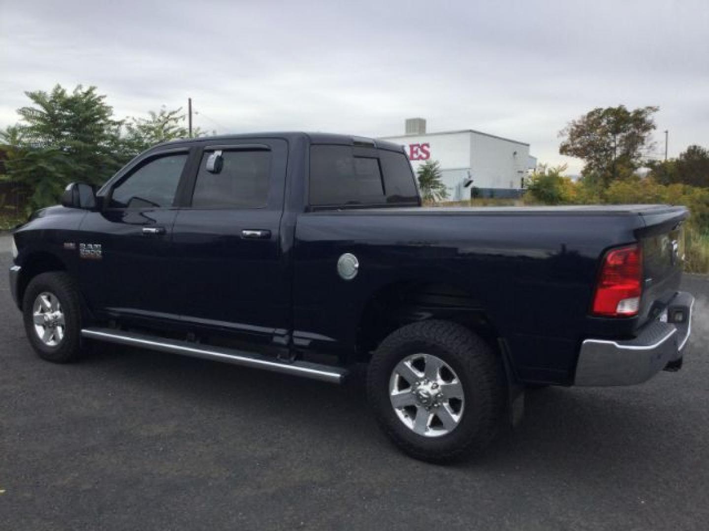 2014 True Blue Pearlcoat /Diesel Gray/Black Ram 2500 Crew Cab 4x4 SLT (3C6UR5DJ7EG) with an HEMI 6.4L V-8 VVT variable valve control engine, 6-Speed Automatic transmission, located at 1801 Main Street, Lewiston, 83501, (208) 743-9371, 46.417065, -117.004799- Photo#10