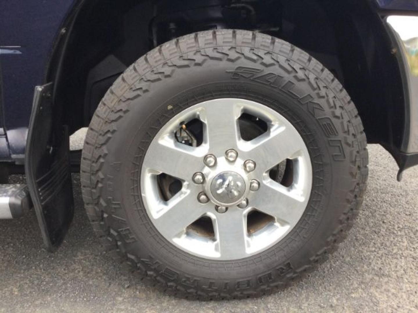 2014 True Blue Pearlcoat /Diesel Gray/Black Ram 2500 Crew Cab 4x4 SLT (3C6UR5DJ7EG) with an HEMI 6.4L V-8 VVT variable valve control engine, 6-Speed Automatic transmission, located at 1801 Main Street, Lewiston, 83501, (208) 743-9371, 46.417065, -117.004799- Photo#14