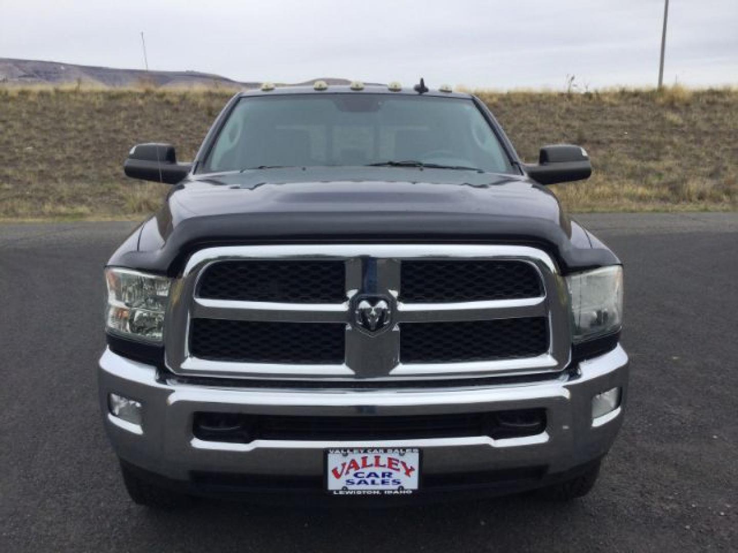 2014 True Blue Pearlcoat /Diesel Gray/Black Ram 2500 Crew Cab 4x4 SLT (3C6UR5DJ7EG) with an HEMI 6.4L V-8 VVT variable valve control engine, 6-Speed Automatic transmission, located at 1801 Main Street, Lewiston, 83501, (208) 743-9371, 46.417065, -117.004799- Photo#18