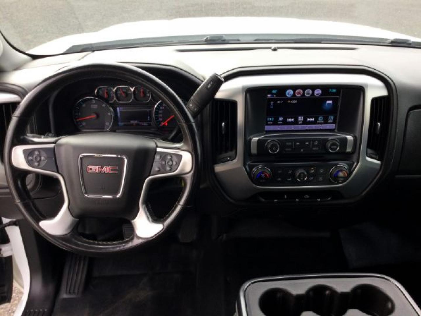 2018 Summit White /Dark Ash/Jet Black GMC 2500 Crew Cab 4x4 SLE (1GT12SEG5JF) with an Vortec 6L V-8 variable valve control engine, 6-Speed Automatic transmission, located at 1801 Main Street, Lewiston, 83501, (208) 743-9371, 46.417065, -117.004799- Photo#7