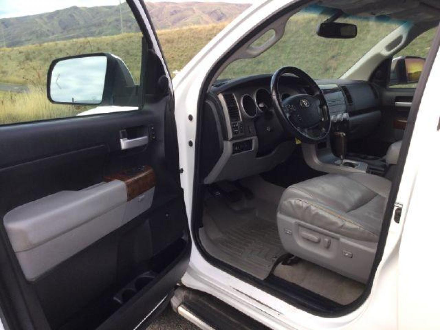 2011 Super White /Graphite Leather Interior Toyota Tundra Limited 5.7L CrewMax 4WD (5TFHY5F18BX) with an 5.7L V8 DOHC 32V engine, 6-Speed Automatic Overdrive transmission, located at 1801 Main Street, Lewiston, 83501, (208) 743-9371, 46.417065, -117.004799 - Photo#3