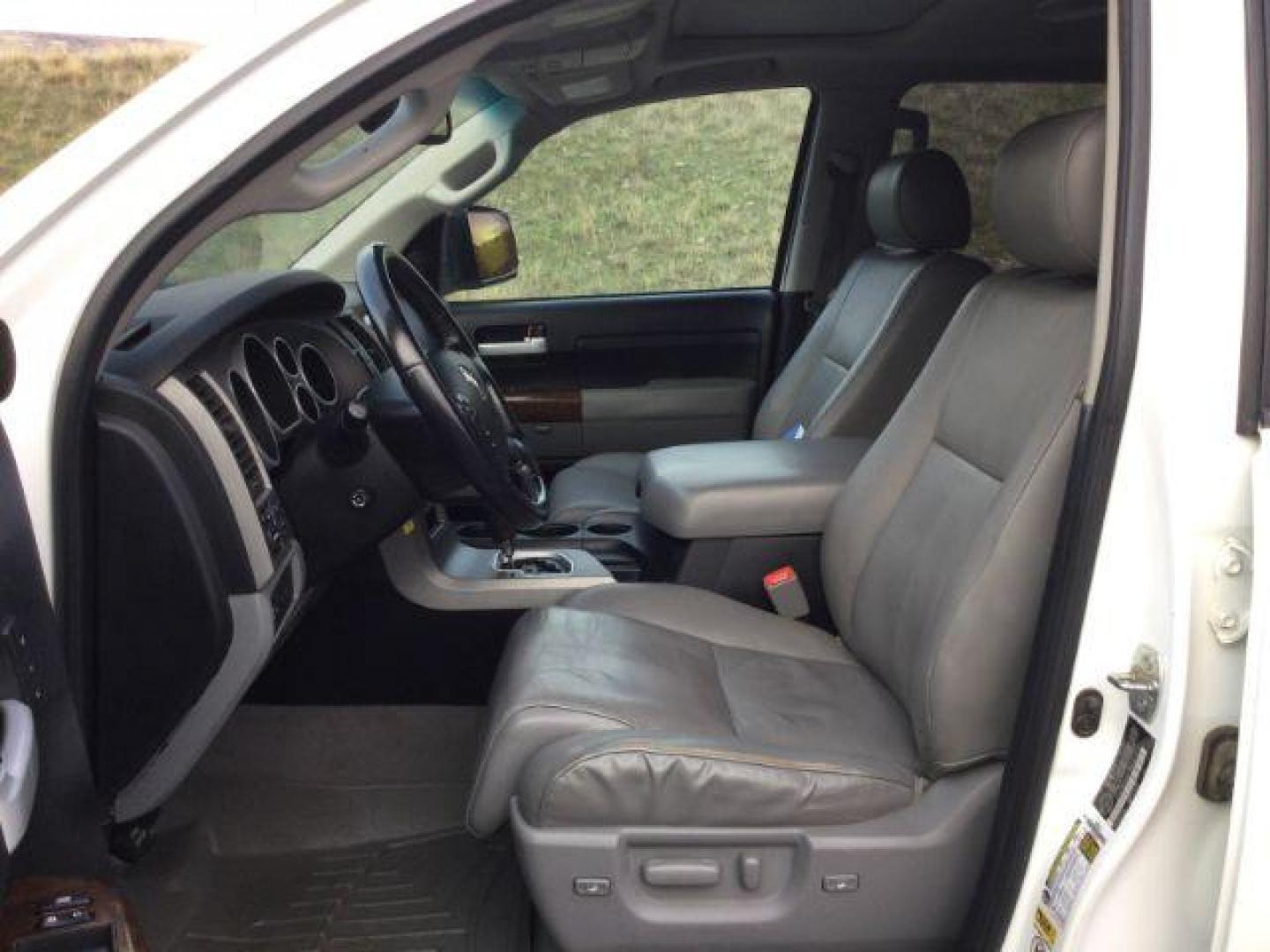 2011 Super White /Graphite Leather Interior Toyota Tundra Limited 5.7L CrewMax 4WD (5TFHY5F18BX) with an 5.7L V8 DOHC 32V engine, 6-Speed Automatic Overdrive transmission, located at 1801 Main Street, Lewiston, 83501, (208) 743-9371, 46.417065, -117.004799 - Photo#4