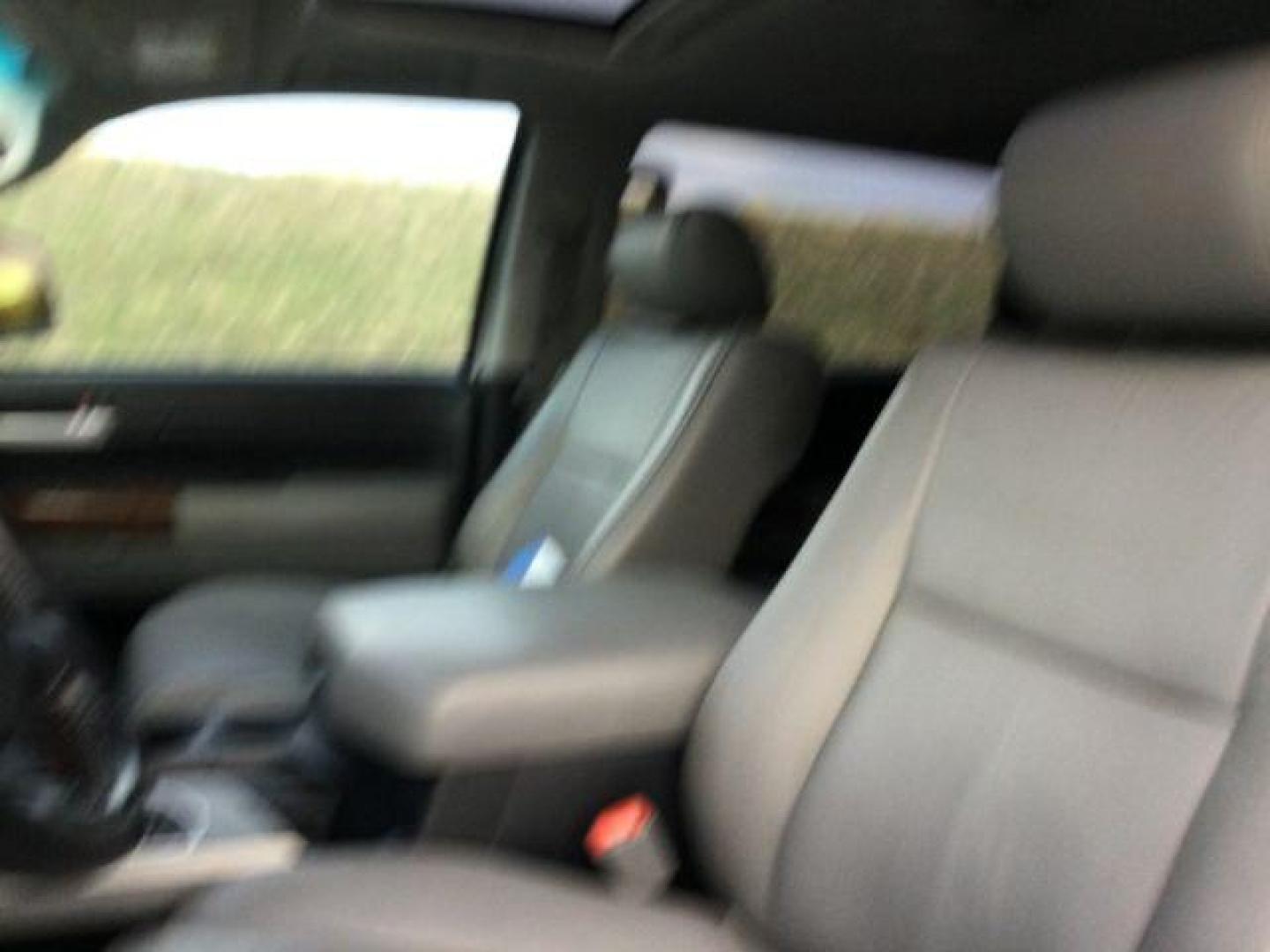 2011 Super White /Graphite Leather Interior Toyota Tundra Limited 5.7L CrewMax 4WD (5TFHY5F18BX) with an 5.7L V8 DOHC 32V engine, 6-Speed Automatic Overdrive transmission, located at 1801 Main Street, Lewiston, 83501, (208) 743-9371, 46.417065, -117.004799 - Photo#5