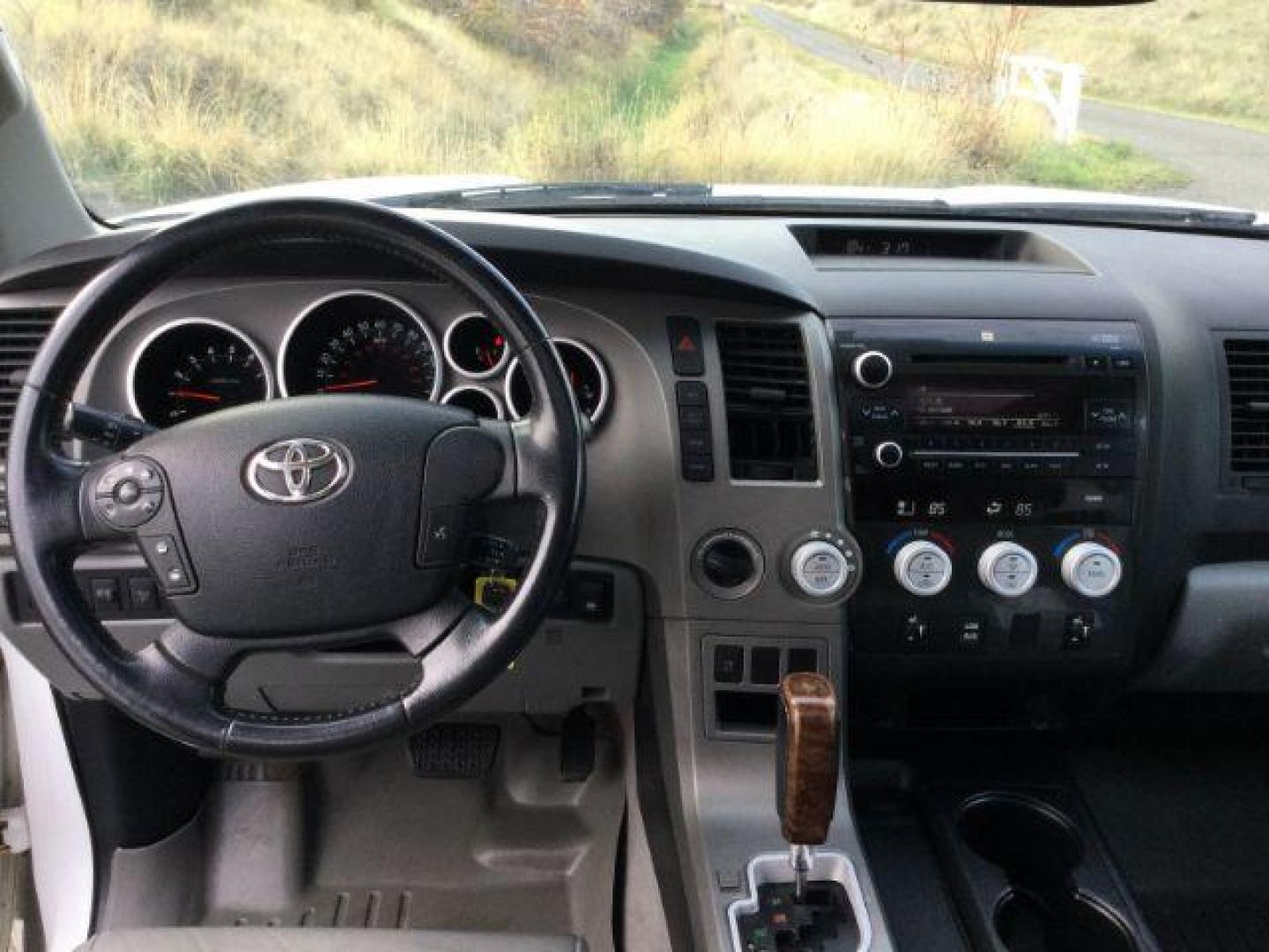 2011 Super White /Graphite Leather Interior Toyota Tundra Limited 5.7L CrewMax 4WD (5TFHY5F18BX) with an 5.7L V8 DOHC 32V engine, 6-Speed Automatic Overdrive transmission, located at 1801 Main Street, Lewiston, 83501, (208) 743-9371, 46.417065, -117.004799 - Photo#7