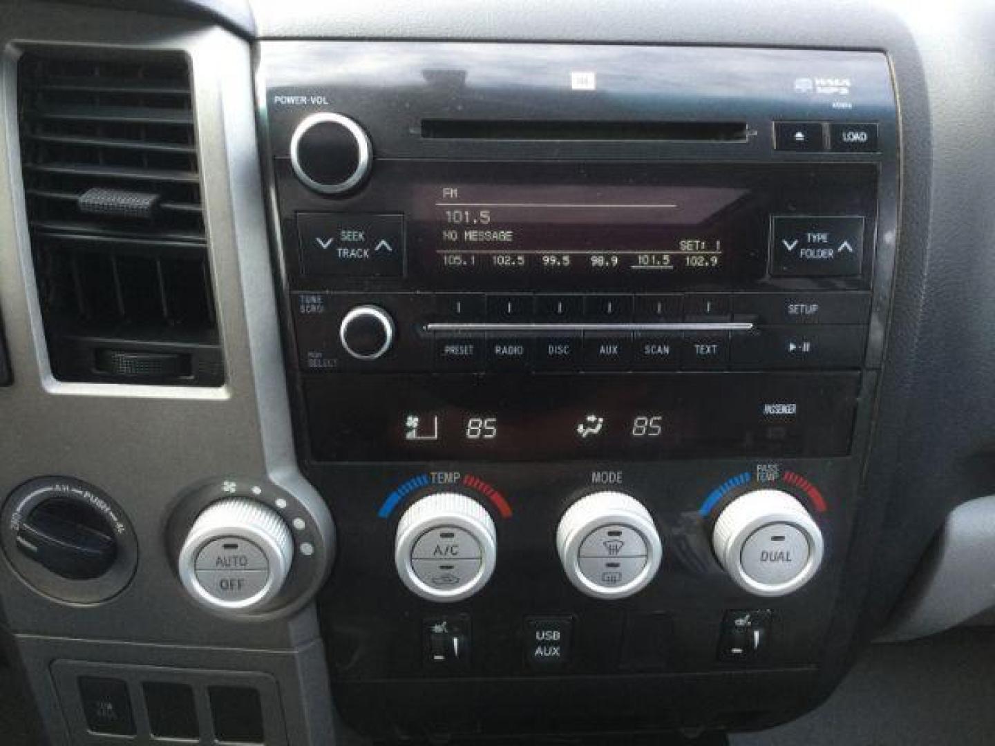 2011 Super White /Graphite Leather Interior Toyota Tundra Limited 5.7L CrewMax 4WD (5TFHY5F18BX) with an 5.7L V8 DOHC 32V engine, 6-Speed Automatic Overdrive transmission, located at 1801 Main Street, Lewiston, 83501, (208) 743-9371, 46.417065, -117.004799 - Photo#16