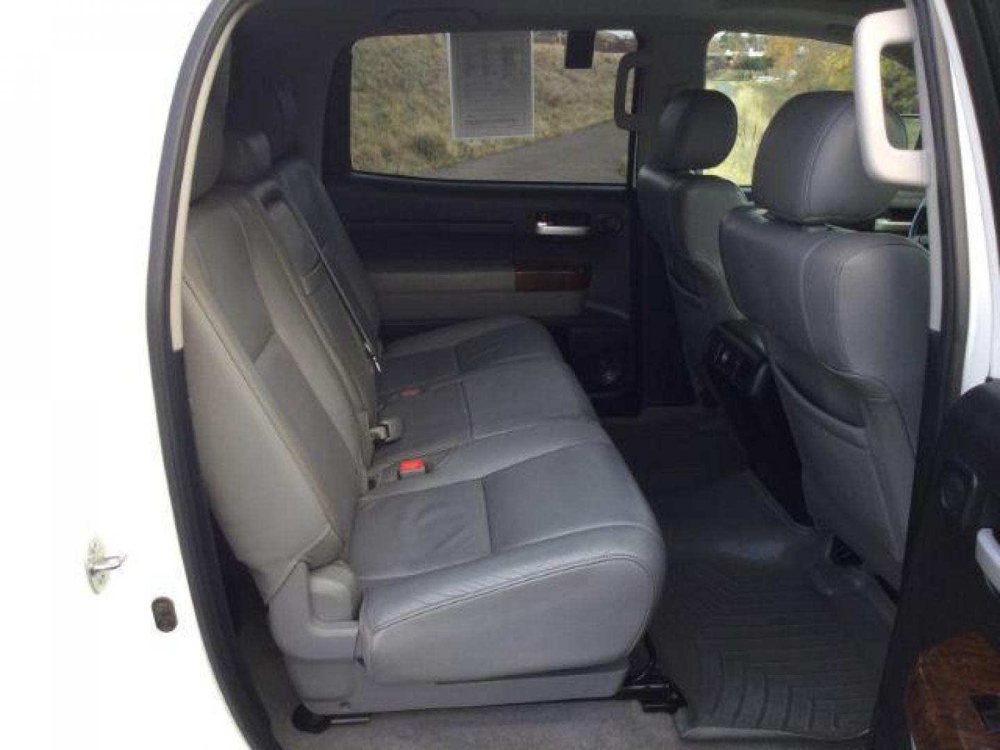2011 Super White /Graphite Leather Interior Toyota Tundra Limited 5.7L CrewMax 4WD (5TFHY5F18BX) with an 5.7L V8 DOHC 32V engine, 6-Speed Automatic Overdrive transmission, located at 1801 Main Street, Lewiston, 83501, (208) 743-9371, 46.417065, -117.004799 - Photo#21