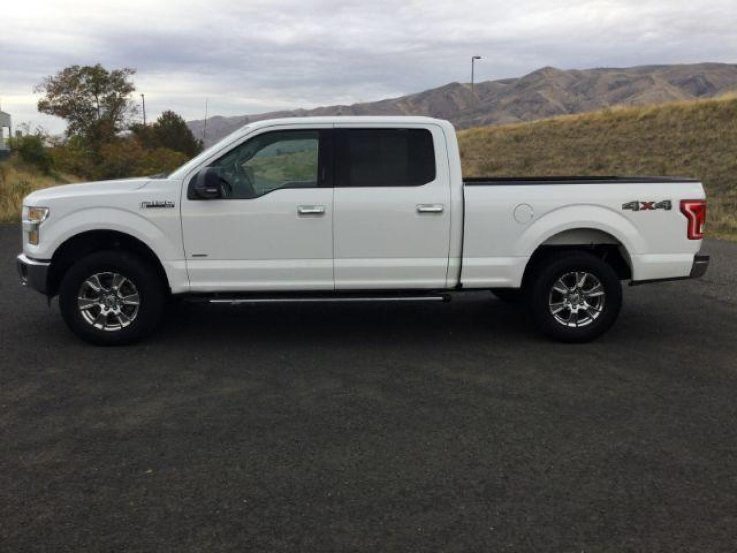 2016 Oxford White /Medium Earth Gray Ford F-150 XLT SuperCrew 6.5ft bed 4WD (1FTFW1EG4GK) with an EcoBoost 3.5L V-6 gasoline direct injection engine, 6-Speed Automatic transmission, located at 1801 Main Street, Lewiston, 83501, (208) 743-9371, 46.417065, -117.004799 - Photo#3