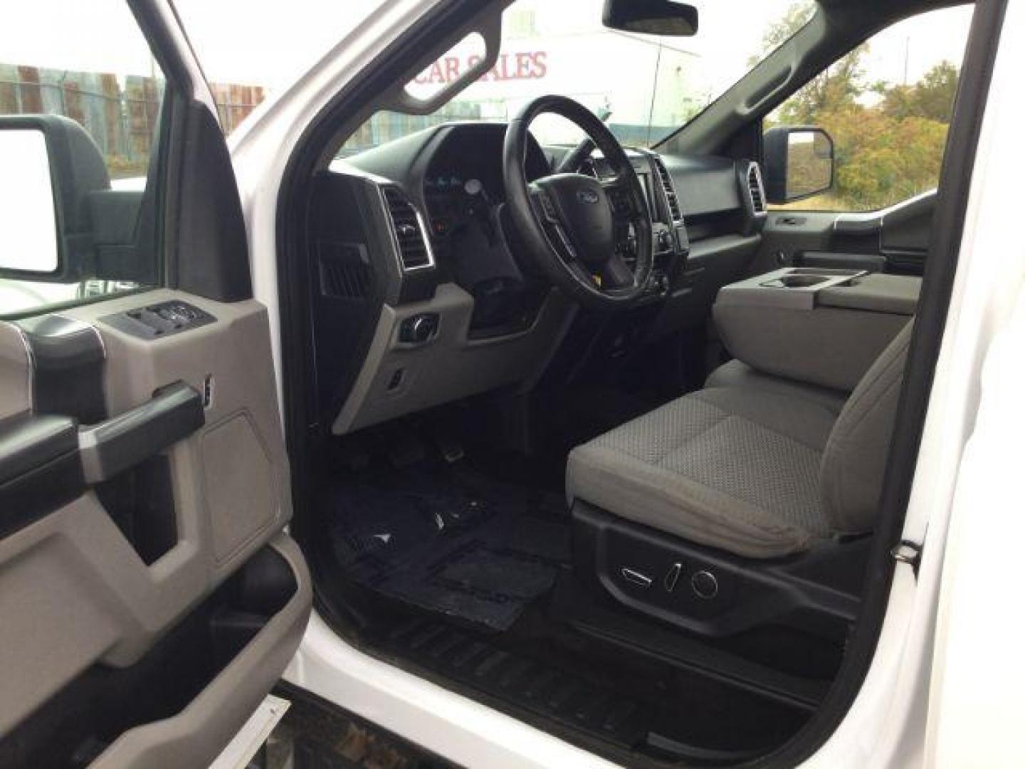 2016 Oxford White /Medium Earth Gray Ford F-150 XLT SuperCrew 6.5ft bed 4WD (1FTFW1EG4GK) with an EcoBoost 3.5L V-6 gasoline direct injection engine, 6-Speed Automatic transmission, located at 1801 Main Street, Lewiston, 83501, (208) 743-9371, 46.417065, -117.004799 - Photo#4