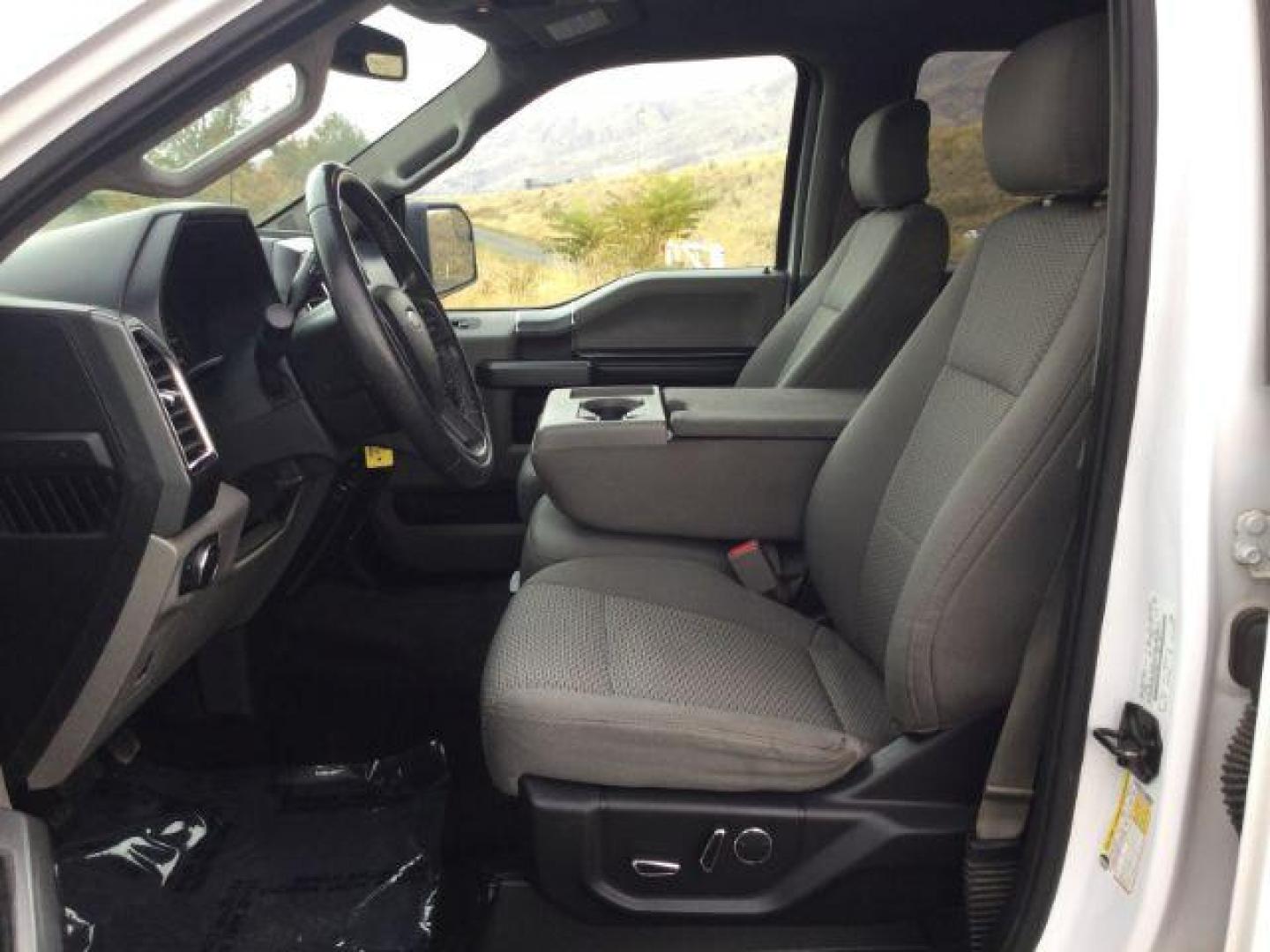 2016 Oxford White /Medium Earth Gray Ford F-150 XLT SuperCrew 6.5ft bed 4WD (1FTFW1EG4GK) with an EcoBoost 3.5L V-6 gasoline direct injection engine, 6-Speed Automatic transmission, located at 1801 Main Street, Lewiston, 83501, (208) 743-9371, 46.417065, -117.004799 - Photo#5