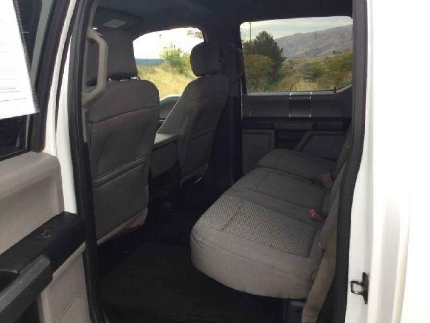 2016 Oxford White /Medium Earth Gray Ford F-150 XLT SuperCrew 6.5ft bed 4WD (1FTFW1EG4GK) with an EcoBoost 3.5L V-6 gasoline direct injection engine, 6-Speed Automatic transmission, located at 1801 Main Street, Lewiston, 83501, (208) 743-9371, 46.417065, -117.004799 - Photo#6