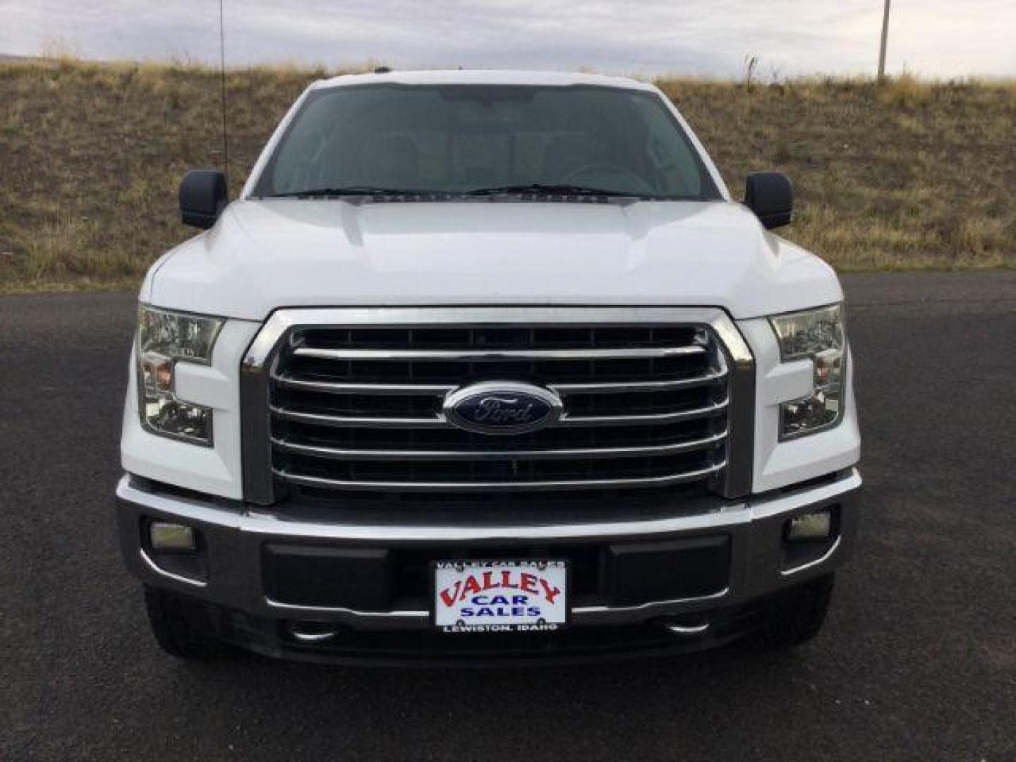 2016 Oxford White /Medium Earth Gray Ford F-150 XLT SuperCrew 6.5ft bed 4WD (1FTFW1EG4GK) with an EcoBoost 3.5L V-6 gasoline direct injection engine, 6-Speed Automatic transmission, located at 1801 Main Street, Lewiston, 83501, (208) 743-9371, 46.417065, -117.004799 - Photo#17