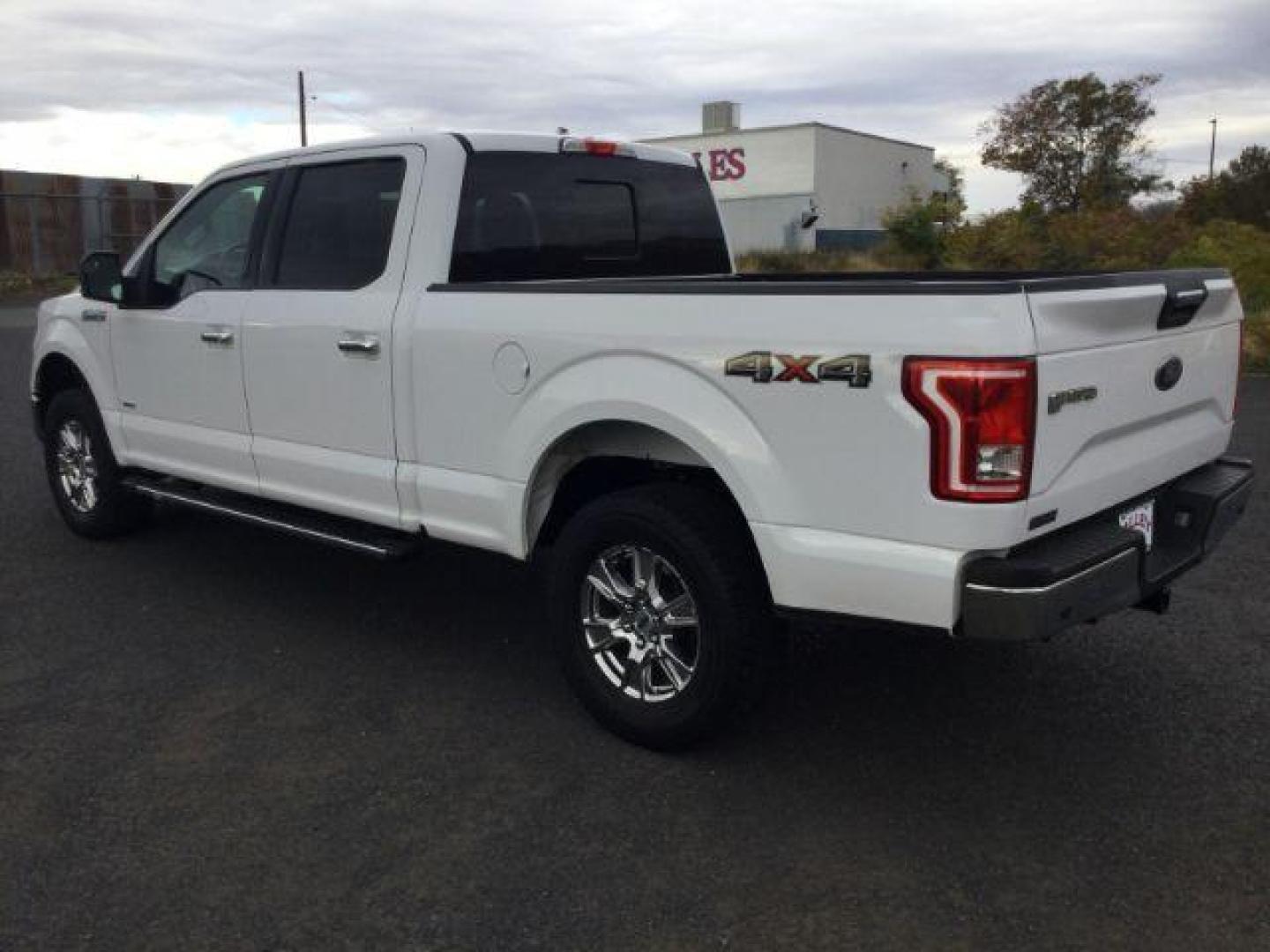2016 Oxford White /Medium Earth Gray Ford F-150 XLT SuperCrew 6.5ft bed 4WD (1FTFW1EG4GK) with an EcoBoost 3.5L V-6 gasoline direct injection engine, 6-Speed Automatic transmission, located at 1801 Main Street, Lewiston, 83501, (208) 743-9371, 46.417065, -117.004799 - Photo#18