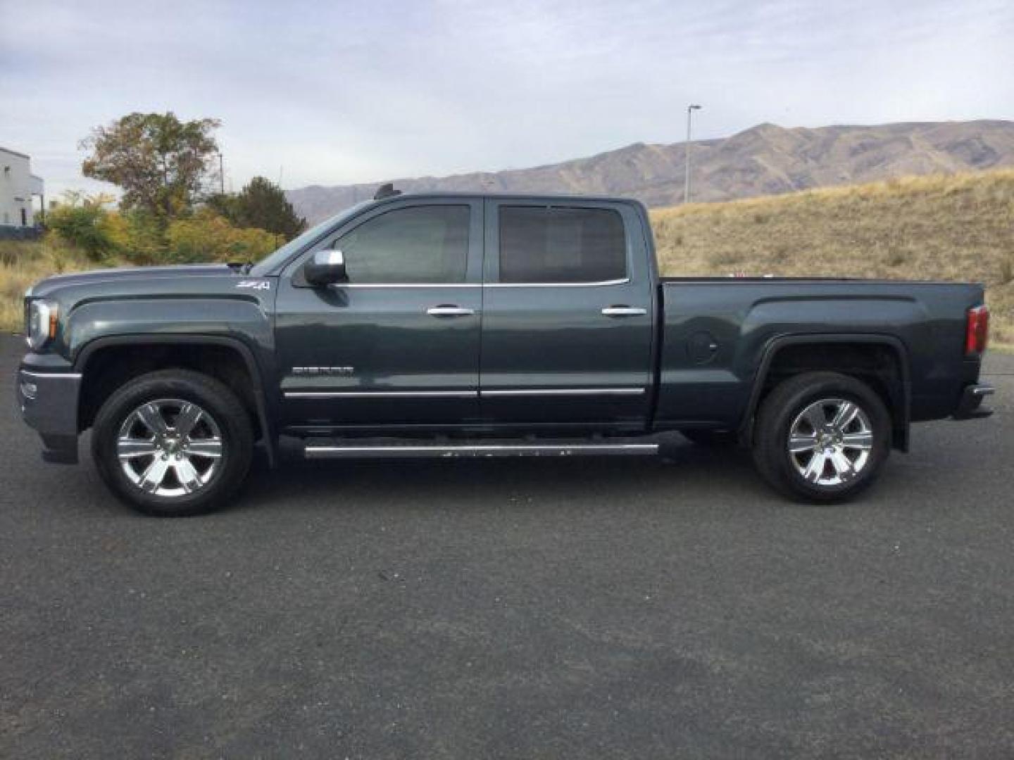 2018 Dark Slate Metallic /Jet Black GMC Sierra 1500 SLT (3GTU2NEC0JG) with an 5.3L V8 engine, 8-Speed Automatic transmission, located at 1801 Main Street, Lewiston, 83501, (208) 743-9371, 46.417065, -117.004799 - Photo#8