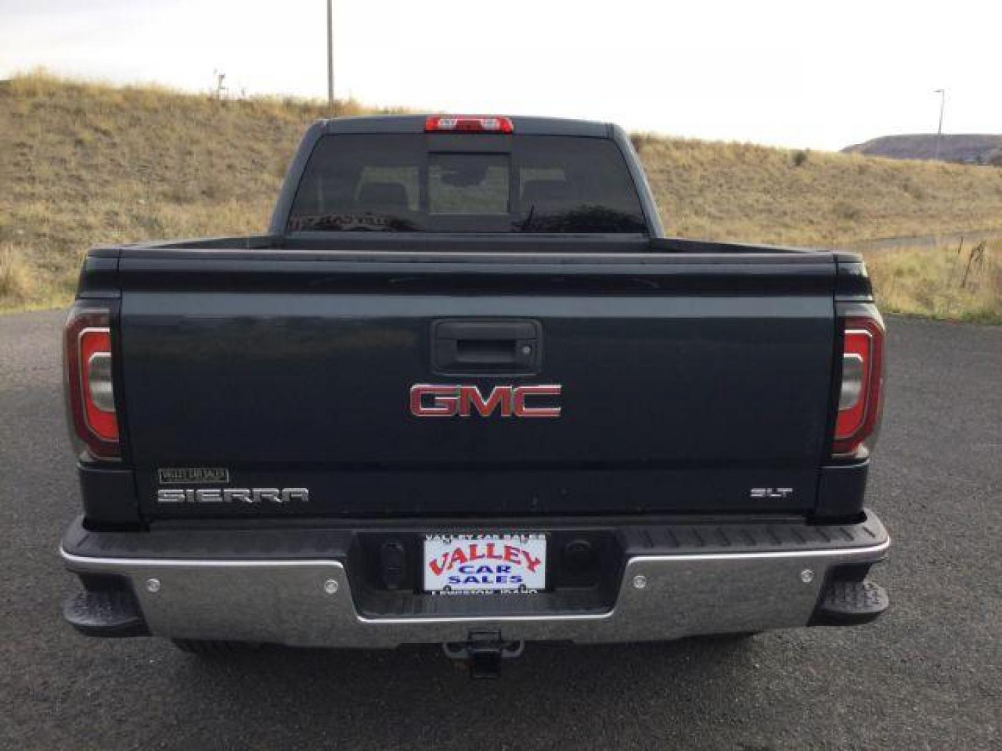 2018 Dark Slate Metallic /Jet Black GMC Sierra 1500 SLT (3GTU2NEC0JG) with an 5.3L V8 engine, 8-Speed Automatic transmission, located at 1801 Main Street, Lewiston, 83501, (208) 743-9371, 46.417065, -117.004799 - Photo#10
