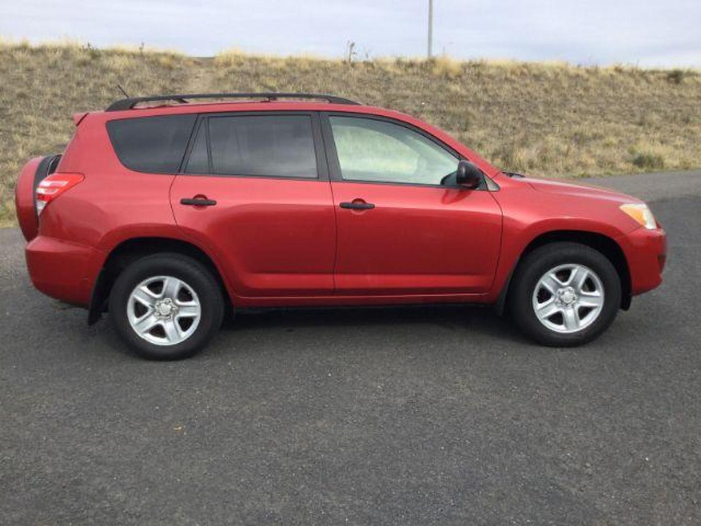 2009 RED /Beige Cloth Toyota RAV4 4WD (JTMBF33V59D) with an 2.5 4cyl engine, 4 speed Automatic transmission, located at 1801 Main Street, Lewiston, 83501, (208) 743-9371, 46.417065, -117.004799 - Photo#2