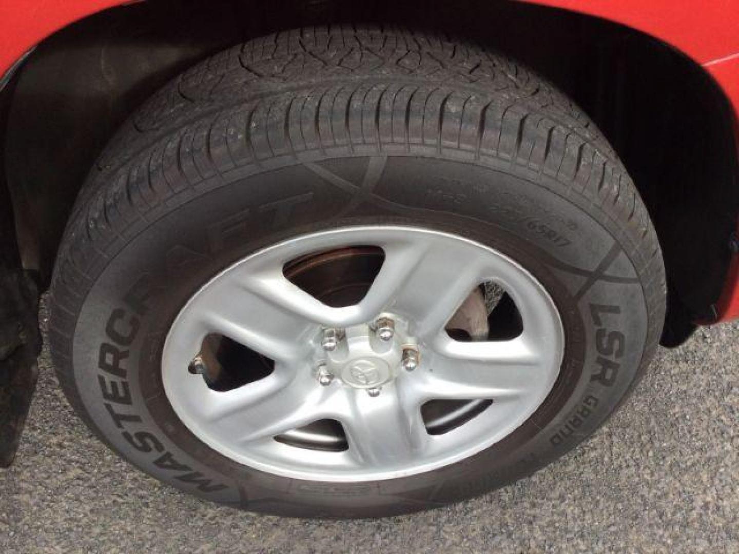 2009 RED /Beige Cloth Toyota RAV4 4WD (JTMBF33V59D) with an 2.5 4cyl engine, 4 speed Automatic transmission, located at 1801 Main Street, Lewiston, 83501, (208) 743-9371, 46.417065, -117.004799 - Photo#13