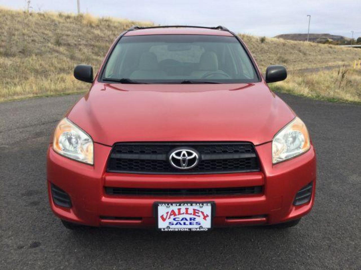 2009 RED /Beige Cloth Toyota RAV4 4WD (JTMBF33V59D) with an 2.5 4cyl engine, 4 speed Automatic transmission, located at 1801 Main Street, Lewiston, 83501, (208) 743-9371, 46.417065, -117.004799 - Photo#16