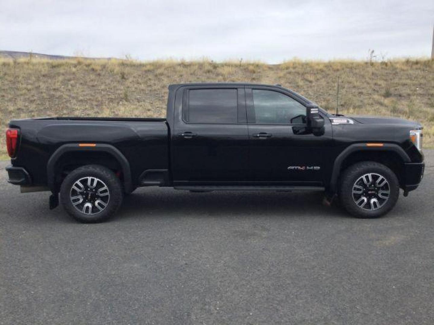 2021 Onyx Black /Jet Black w/Kalahari Accents GMC Sierra 2500HD 4WD Crew Cab Standard Bed AT4 (1GT49PEY7MF) with an Duramax 6.6L V-8 diesel direct injection engine, 10-speed automatic transmission, located at 1801 Main Street, Lewiston, 83501, (208) 743-9371, 46.417065, -117.004799 - Photo#2