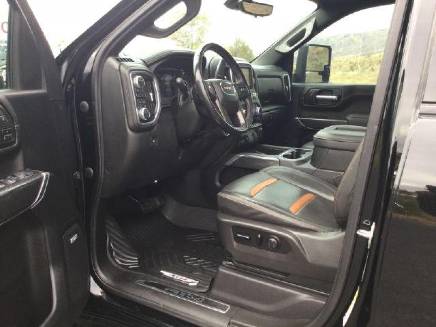 2021 Onyx Black /Jet Black w/Kalahari Accents GMC Sierra 2500HD 4WD Crew Cab Standard Bed AT4 (1GT49PEY7MF) with an Duramax 6.6L V-8 diesel direct injection engine, 10-speed automatic transmission, located at 1801 Main Street, Lewiston, 83501, (208) 743-9371, 46.417065, -117.004799 - Photo#5