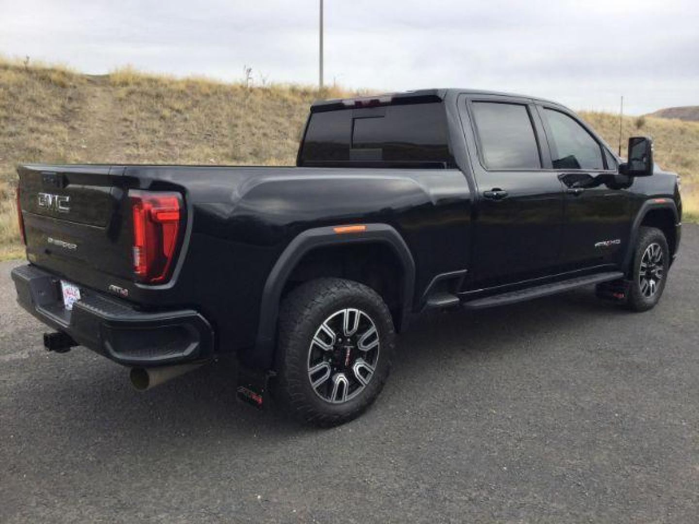 2021 Onyx Black /Jet Black w/Kalahari Accents GMC Sierra 2500HD 4WD Crew Cab Standard Bed AT4 (1GT49PEY7MF) with an Duramax 6.6L V-8 diesel direct injection engine, 10-speed automatic transmission, located at 1801 Main Street, Lewiston, 83501, (208) 743-9371, 46.417065, -117.004799 - Photo#8