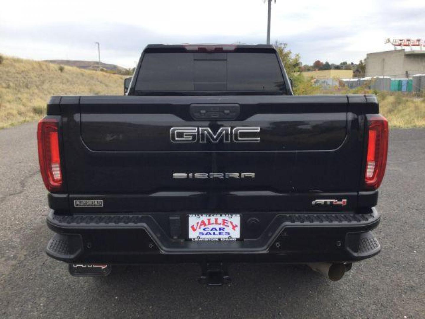 2021 Onyx Black /Jet Black w/Kalahari Accents GMC Sierra 2500HD 4WD Crew Cab Standard Bed AT4 (1GT49PEY7MF) with an Duramax 6.6L V-8 diesel direct injection engine, 10-speed automatic transmission, located at 1801 Main Street, Lewiston, 83501, (208) 743-9371, 46.417065, -117.004799 - Photo#9