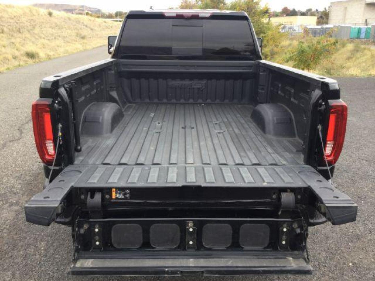 2021 Onyx Black /Jet Black w/Kalahari Accents GMC Sierra 2500HD 4WD Crew Cab Standard Bed AT4 (1GT49PEY7MF) with an Duramax 6.6L V-8 diesel direct injection engine, 10-speed automatic transmission, located at 1801 Main Street, Lewiston, 83501, (208) 743-9371, 46.417065, -117.004799 - Photo#10