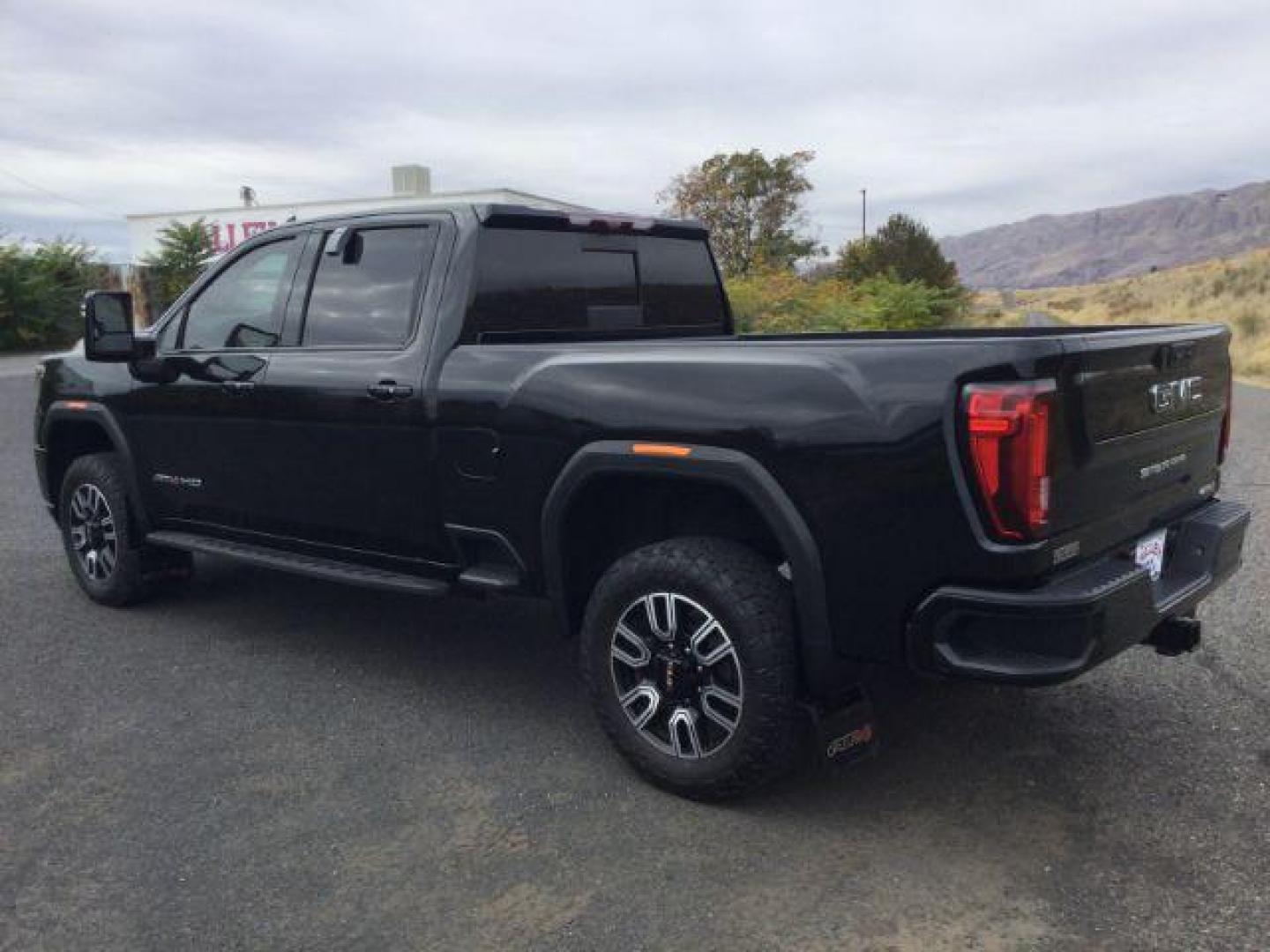 2021 Onyx Black /Jet Black w/Kalahari Accents GMC Sierra 2500HD 4WD Crew Cab Standard Bed AT4 (1GT49PEY7MF) with an Duramax 6.6L V-8 diesel direct injection engine, 10-speed automatic transmission, located at 1801 Main Street, Lewiston, 83501, (208) 743-9371, 46.417065, -117.004799 - Photo#22