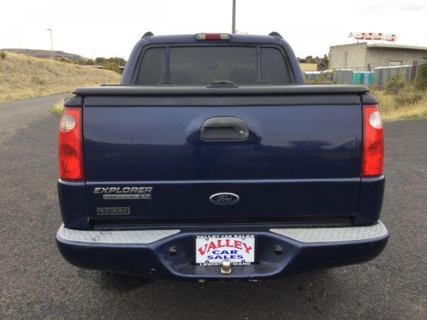 2004 Dark Blue Pearl Clearcoat Metallic /Medium Dark Flint/Dark Flint Ford Explorer Sport Trac XLT (1FMZU77K74U) with an 4.0L V6 DOHC 24V engine, 4 speed Automatic transmission, located at 1801 Main Street, Lewiston, 83501, (208) 743-9371, 46.417065, -117.004799 - Photo#9