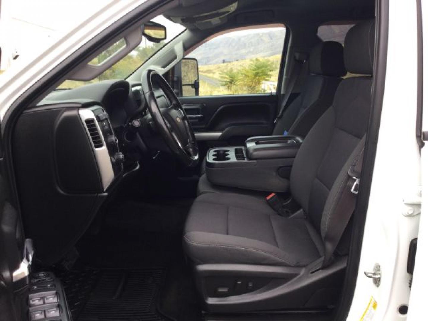 2015 Summit White /Dark Ash/Jet Black Chevrolet 2500 Crew Cab 4x4 LT (1GC1KVEG0FF) with an Vortec 6L V-8 variable valve control engine, 6-Speed Automatic transmission, located at 1801 Main Street, Lewiston, 83501, (208) 743-9371, 46.417065, -117.004799- Photo#5
