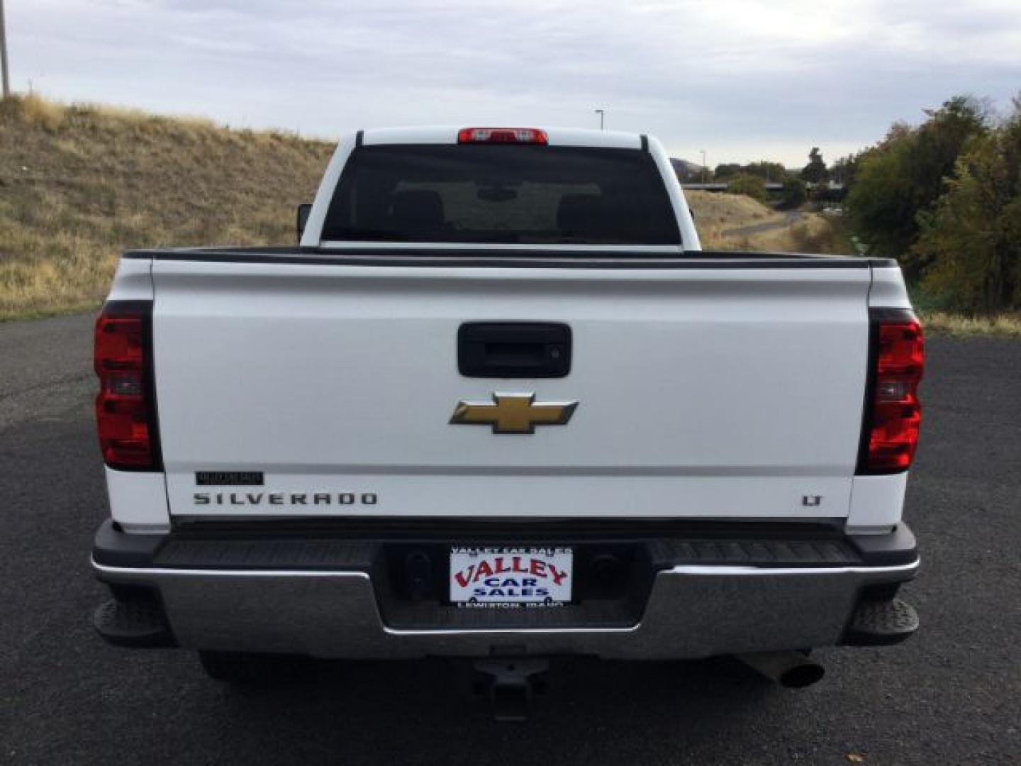 2015 Summit White /Dark Ash/Jet Black Chevrolet 2500 Crew Cab 4x4 LT (1GC1KVEG0FF) with an Vortec 6L V-8 variable valve control engine, 6-Speed Automatic transmission, located at 1801 Main Street, Lewiston, 83501, (208) 743-9371, 46.417065, -117.004799- Photo#10