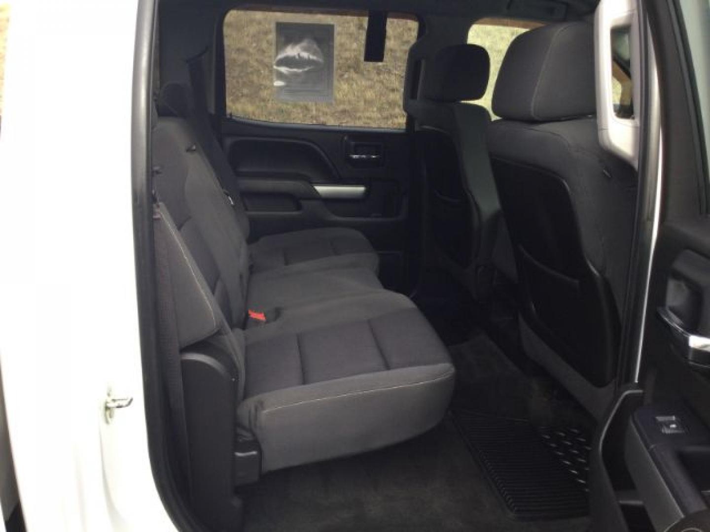 2015 Summit White /Dark Ash/Jet Black Chevrolet 2500 Crew Cab 4x4 LT (1GC1KVEG0FF) with an Vortec 6L V-8 variable valve control engine, 6-Speed Automatic transmission, located at 1801 Main Street, Lewiston, 83501, (208) 743-9371, 46.417065, -117.004799- Photo#13