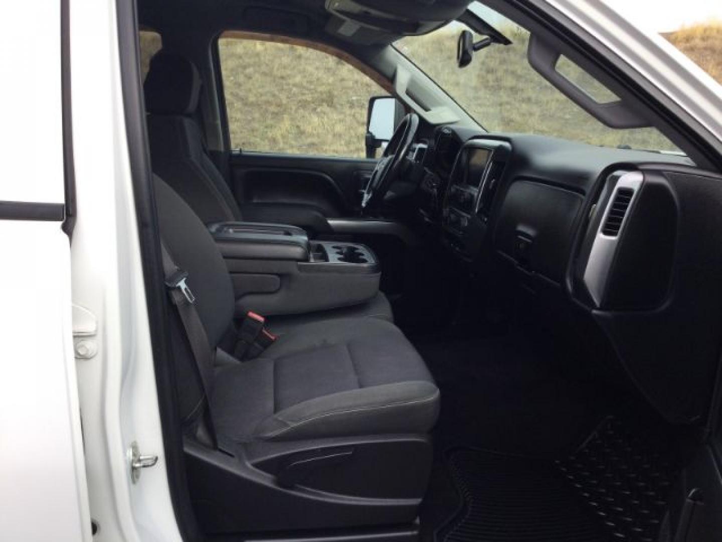 2015 Summit White /Dark Ash/Jet Black Chevrolet 2500 Crew Cab 4x4 LT (1GC1KVEG0FF) with an Vortec 6L V-8 variable valve control engine, 6-Speed Automatic transmission, located at 1801 Main Street, Lewiston, 83501, (208) 743-9371, 46.417065, -117.004799- Photo#14
