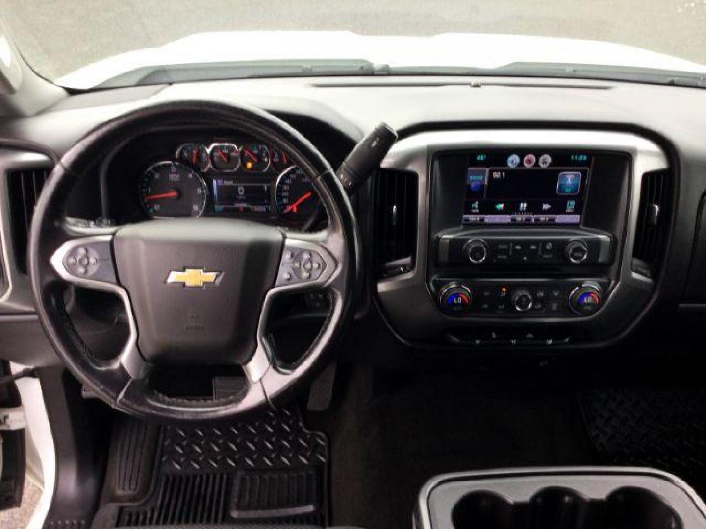 2015 Summit White /Dark Ash/Jet Black Chevrolet Silverado 2500HD LT (1GC1KVEG0FF) with an Vortec 6L V-8 variable valve control engine, 6-Speed Automatic transmission, located at 1801 Main Street, Lewiston, 83501, (208) 743-9371, 46.417065, -117.004799 - Photo#7