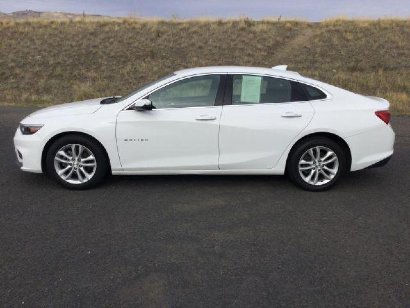 2018 WHITE /Black Cloth Chevrolet Malibu LT (1G1ZD5STXJF) with an 1.5L L4 DOHC 16V engine, 6-Speed Automatic transmission, located at 1801 Main Street, Lewiston, 83501, (208) 743-9371, 46.417065, -117.004799 - Photo#3