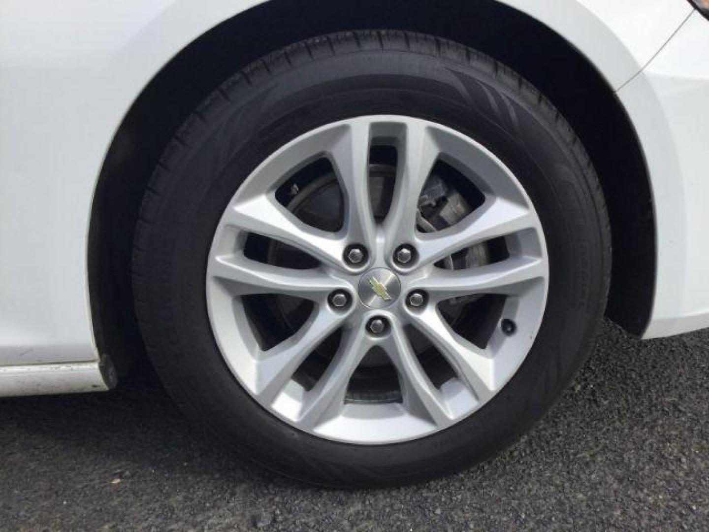 2018 WHITE /Black Cloth Chevrolet Malibu LT (1G1ZD5STXJF) with an 1.5L L4 DOHC 16V engine, 6-Speed Automatic transmission, located at 1801 Main Street, Lewiston, 83501, (208) 743-9371, 46.417065, -117.004799 - Photo#13