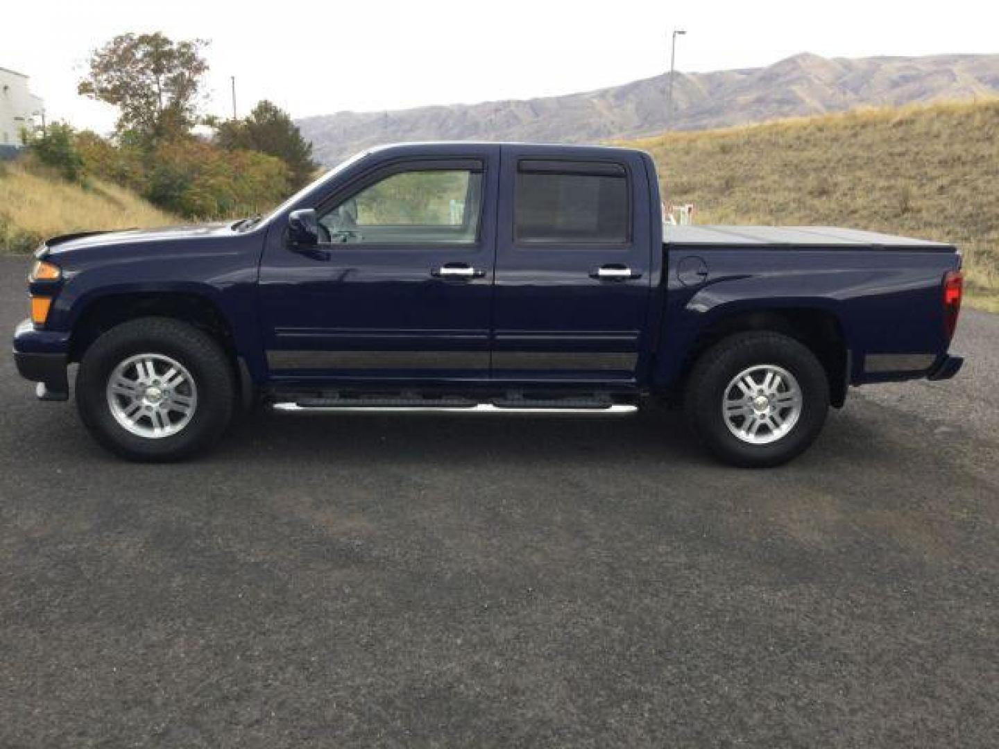 2012 Deep Navy /Ebony Chevrolet Colorado 1LT (1GCHTCFE0C8) with an 3.7L I-5 DOHC engine, Automatic, 4-Spd w/Overdrive transmission, located at 1801 Main Street, Lewiston, 83501, (208) 743-9371, 46.417065, -117.004799 - Photo#3