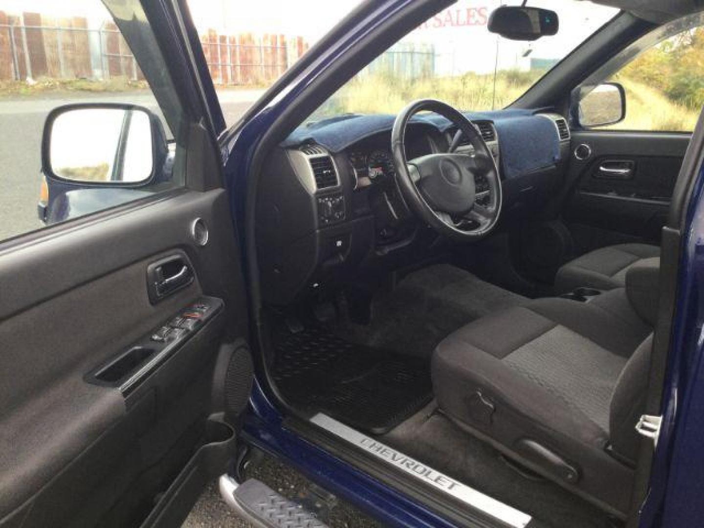 2012 Deep Navy /Ebony Chevrolet Colorado 1LT (1GCHTCFE0C8) with an 3.7L I-5 DOHC engine, Automatic, 4-Spd w/Overdrive transmission, located at 1801 Main Street, Lewiston, 83501, (208) 743-9371, 46.417065, -117.004799 - Photo#4