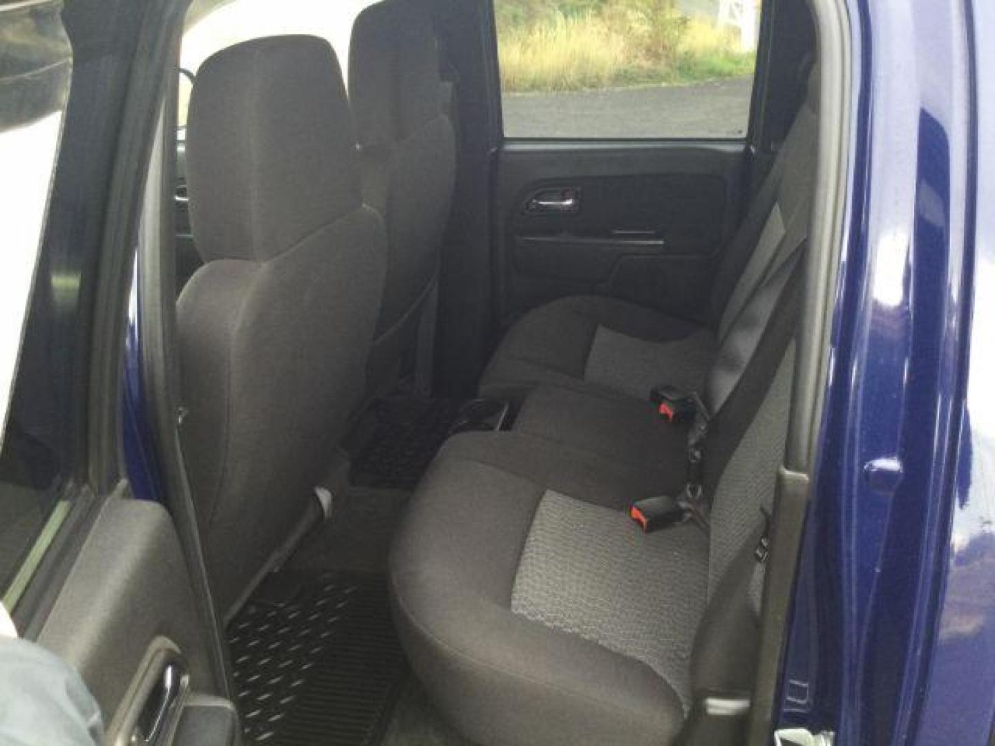 2012 Deep Navy /Ebony Chevrolet Colorado 1LT (1GCHTCFE0C8) with an 3.7L I-5 DOHC engine, Automatic, 4-Spd w/Overdrive transmission, located at 1801 Main Street, Lewiston, 83501, (208) 743-9371, 46.417065, -117.004799 - Photo#6