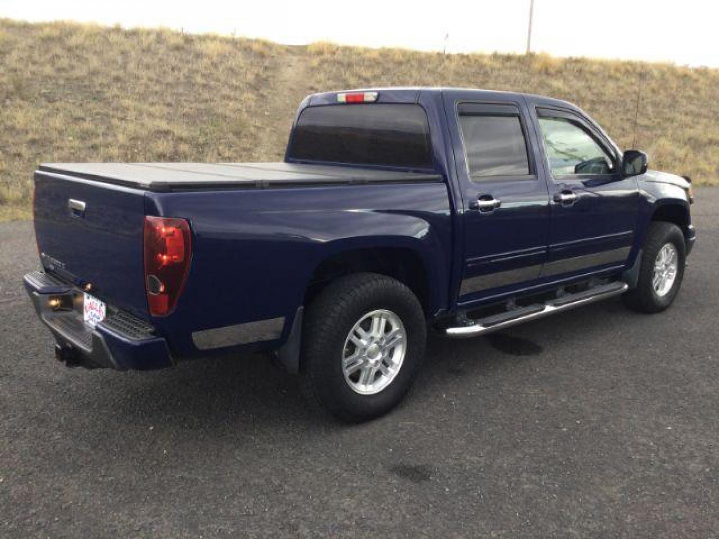 2012 Deep Navy /Ebony Chevrolet Colorado 1LT (1GCHTCFE0C8) with an 3.7L I-5 DOHC engine, Automatic, 4-Spd w/Overdrive transmission, located at 1801 Main Street, Lewiston, 83501, (208) 743-9371, 46.417065, -117.004799 - Photo#8