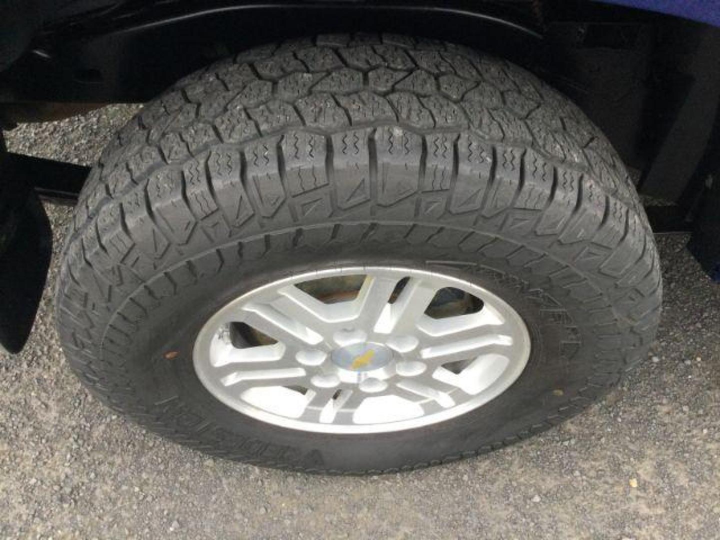 2012 Deep Navy /Ebony Chevrolet Colorado 1LT (1GCHTCFE0C8) with an 3.7L I-5 DOHC engine, Automatic, 4-Spd w/Overdrive transmission, located at 1801 Main Street, Lewiston, 83501, (208) 743-9371, 46.417065, -117.004799 - Photo#11