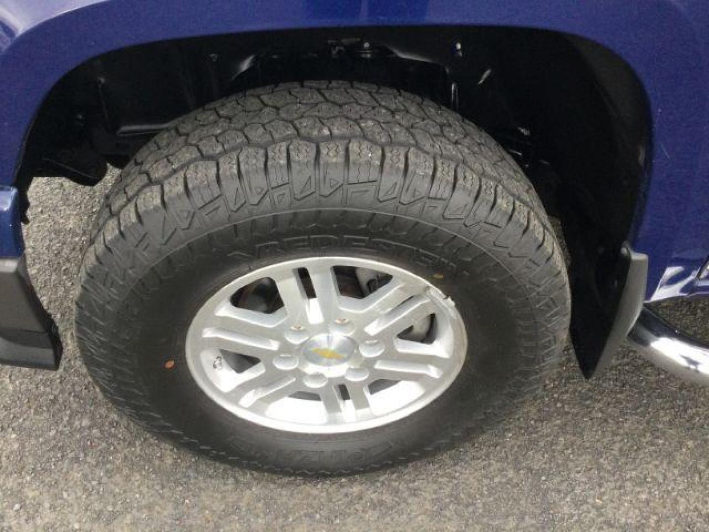 2012 Deep Navy /Ebony Chevrolet Colorado 1LT (1GCHTCFE0C8) with an 3.7L I-5 DOHC engine, Automatic, 4-Spd w/Overdrive transmission, located at 1801 Main Street, Lewiston, 83501, (208) 743-9371, 46.417065, -117.004799 - Photo#18