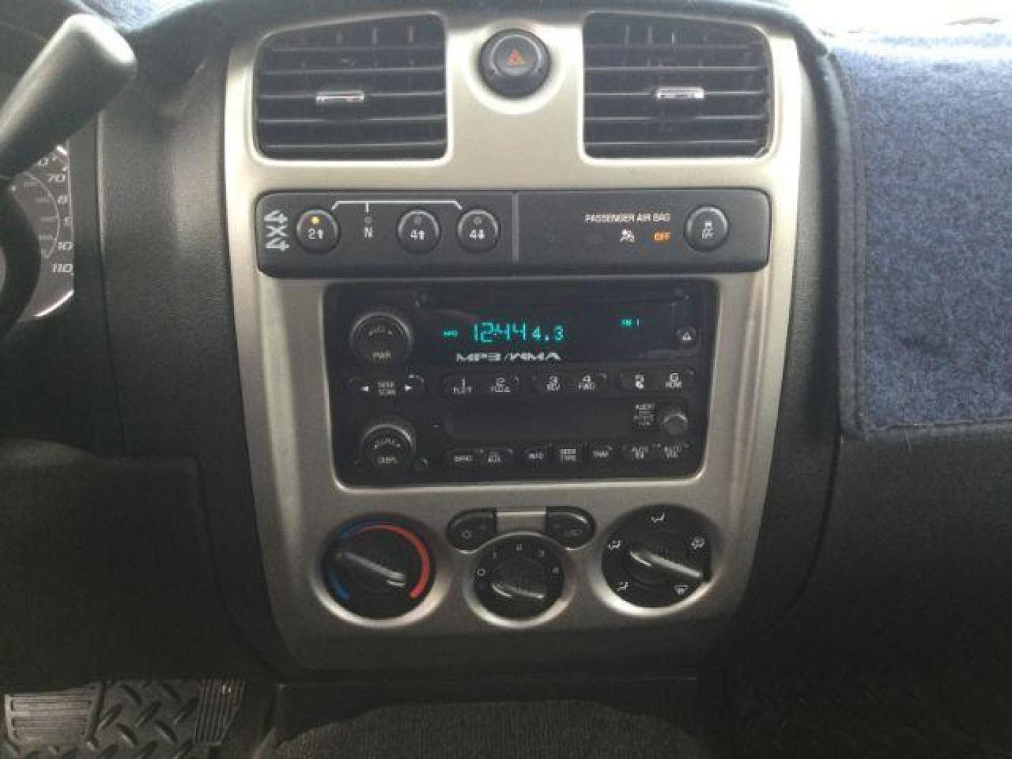 2012 Deep Navy /Ebony Chevrolet Colorado 1LT (1GCHTCFE0C8) with an 3.7L I-5 DOHC engine, Automatic, 4-Spd w/Overdrive transmission, located at 1801 Main Street, Lewiston, 83501, (208) 743-9371, 46.417065, -117.004799 - Photo#19