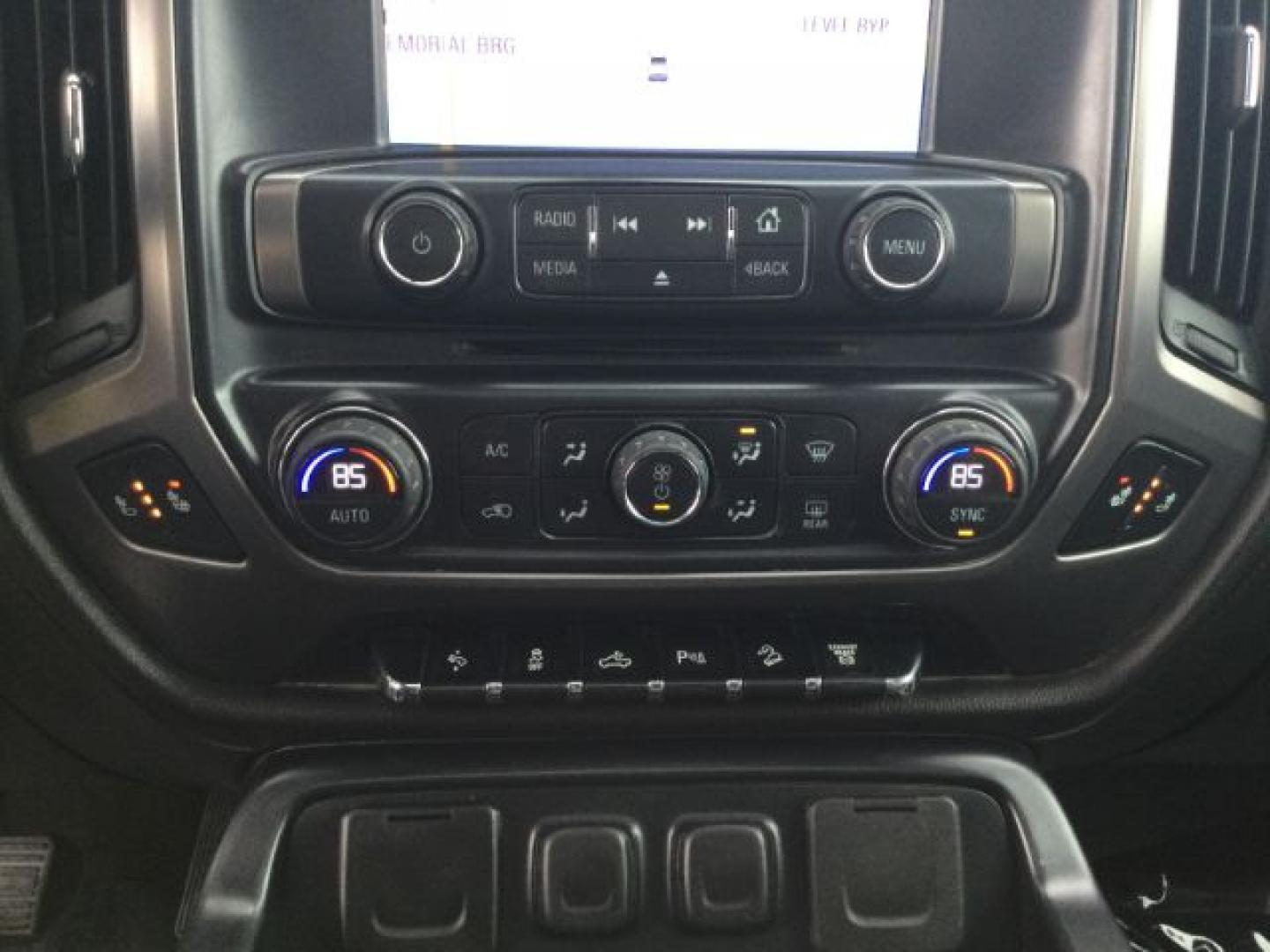 2015 Iridium Metallic /Dark Ash/Jet Black GMC 3500 Crew 4x4 SLT (1GT423C85FF) with an 6.6L V8 OHV 32V TURBO DIESEL engine, 6-Speed Automatic transmission, located at 1801 Main Street, Lewiston, 83501, (208) 743-9371, 46.417065, -117.004799- Photo#18