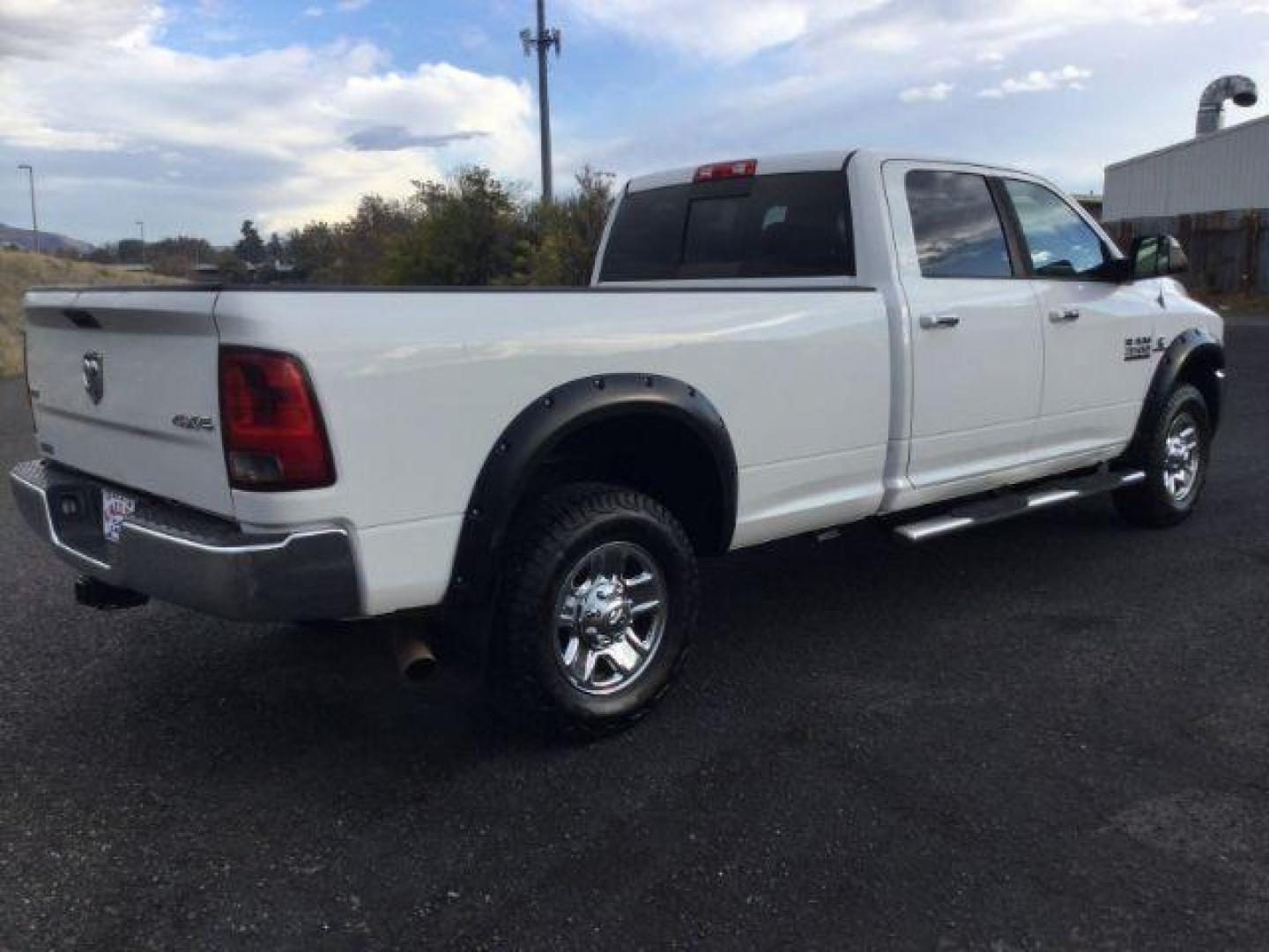 2013 Bright White Clearcoat /Diesel Gray/Black RAM 3500 SLT Crew Cab LWB 4WD (3C63R3HL8DG) with an 6.7L L6 OHV 24V TURBO DIESEL engine, 6-Speed Manual Transmission transmission, located at 1801 Main Street, Lewiston, 83501, (208) 743-9371, 46.417065, -117.004799 - Photo#8