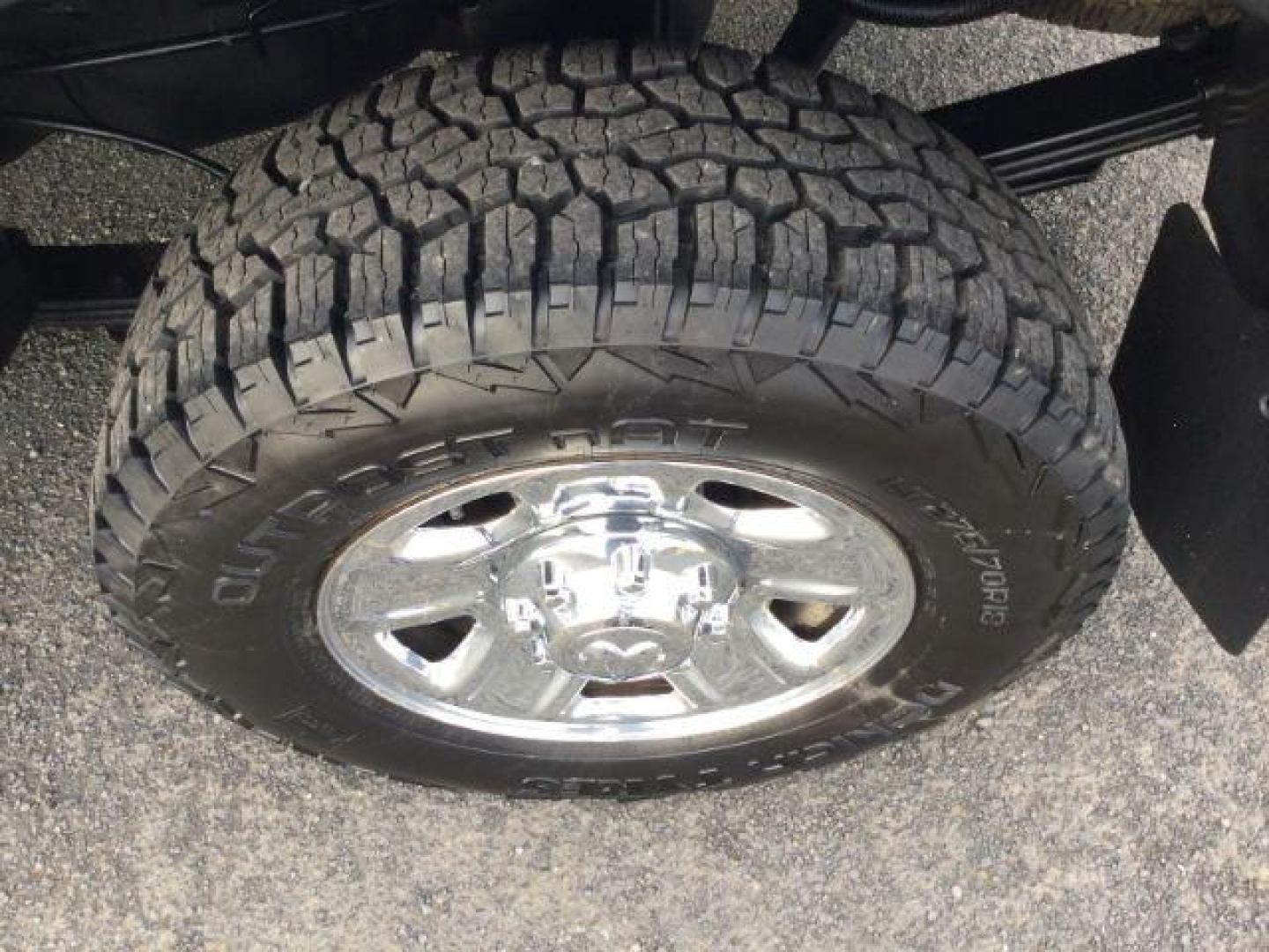 2013 Bright White Clearcoat /Diesel Gray/Black RAM 3500 SLT Crew Cab LWB 4WD (3C63R3HL8DG) with an 6.7L L6 OHV 24V TURBO DIESEL engine, 6-Speed Manual Transmission transmission, located at 1801 Main Street, Lewiston, 83501, (208) 743-9371, 46.417065, -117.004799 - Photo#10