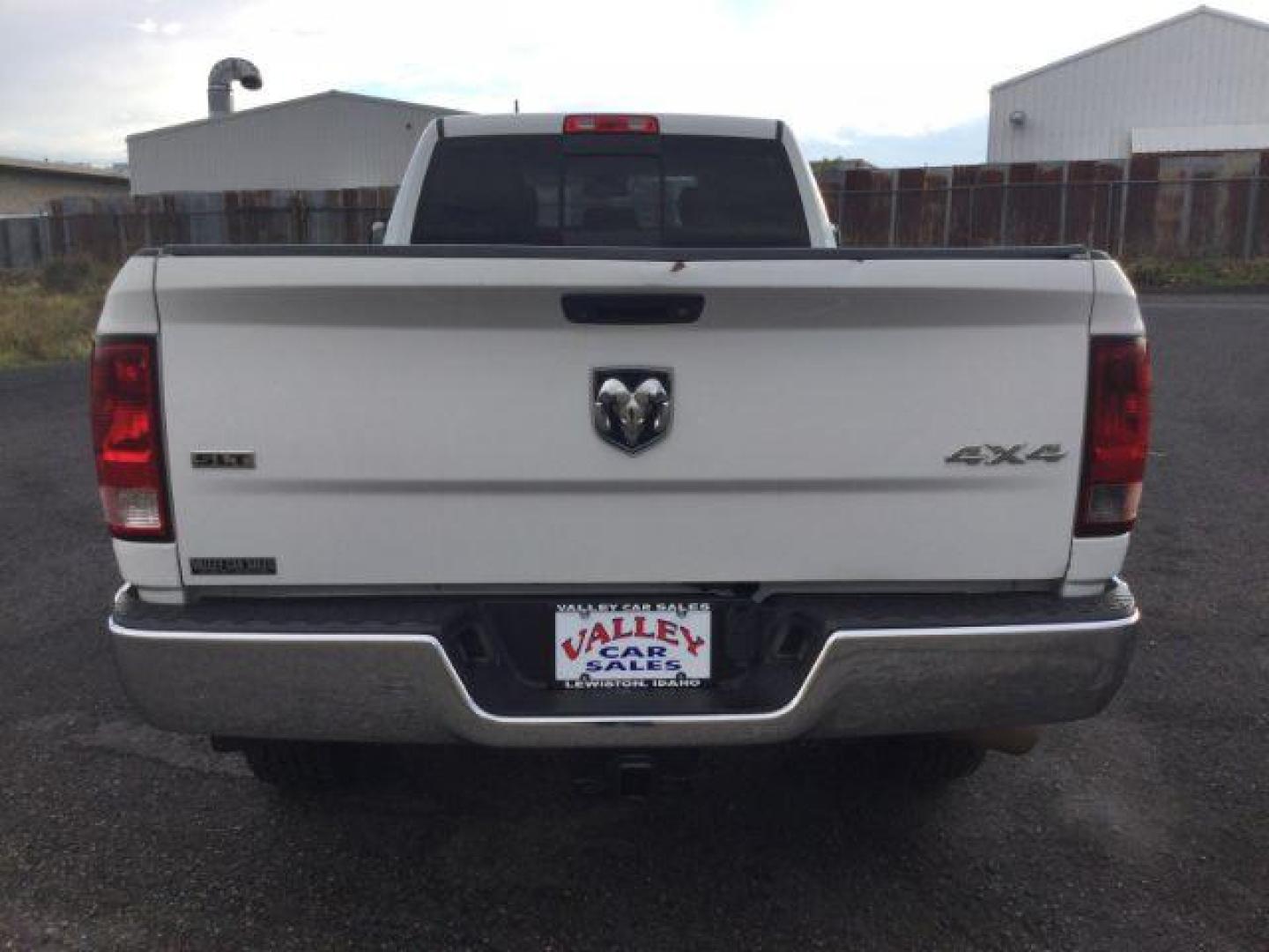 2013 Bright White Clearcoat /Diesel Gray/Black RAM 3500 SLT Crew Cab LWB 4WD (3C63R3HL8DG) with an 6.7L L6 OHV 24V TURBO DIESEL engine, 6-Speed Manual Transmission transmission, located at 1801 Main Street, Lewiston, 83501, (208) 743-9371, 46.417065, -117.004799 - Photo#13